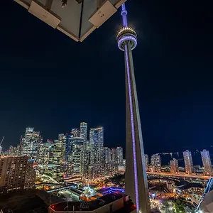 Designer W/ Cn Tower View & Parking , Toronto Canada