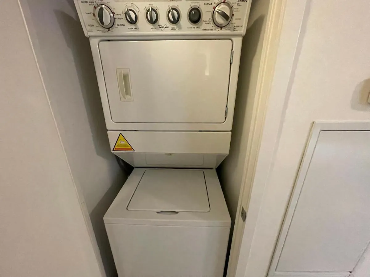 Cozy Open Concept 2Br 2Bath W/Parking -Jays/Cn Apartment Toronto