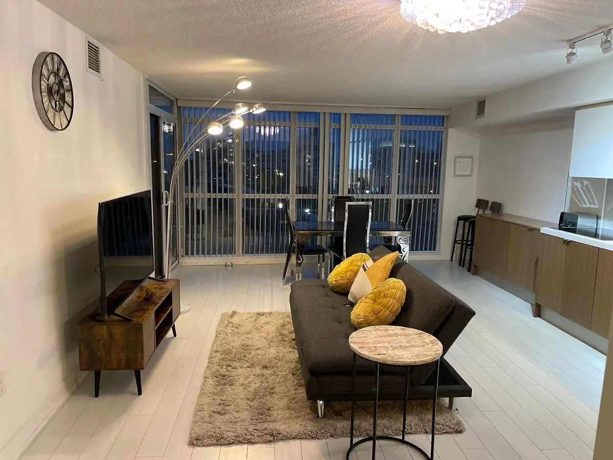 Cozy Open Concept 2Br 2Bath W/Parking -Jays/Cn contacts