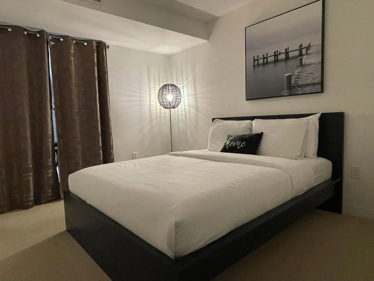 Cozy Open Concept 2Br 2Bath W/Parking -Jays/Cn Apartment Toronto Canada
