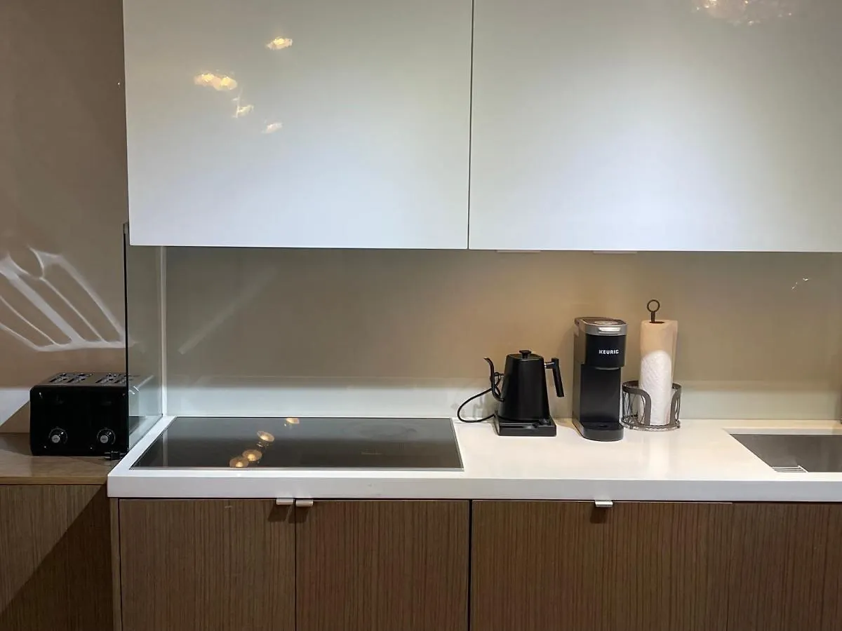 Cozy Open Concept 2Br 2Bath W/Parking -Jays/Cn Apartment Toronto