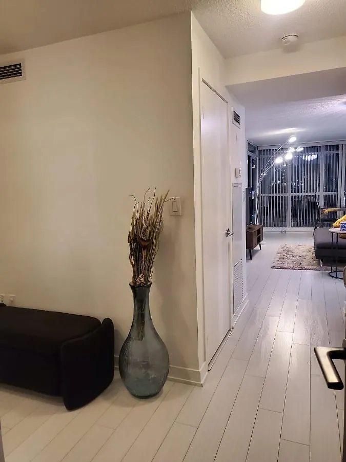 Cozy Open Concept 2Br 2Bath W/Parking -Jays/Cn Apartment Toronto Canada