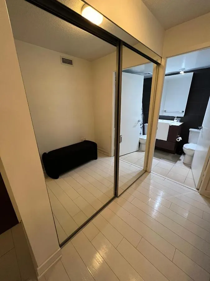 Cozy Open Concept 2Br 2Bath W/Parking -Jays/Cn Apartment Toronto