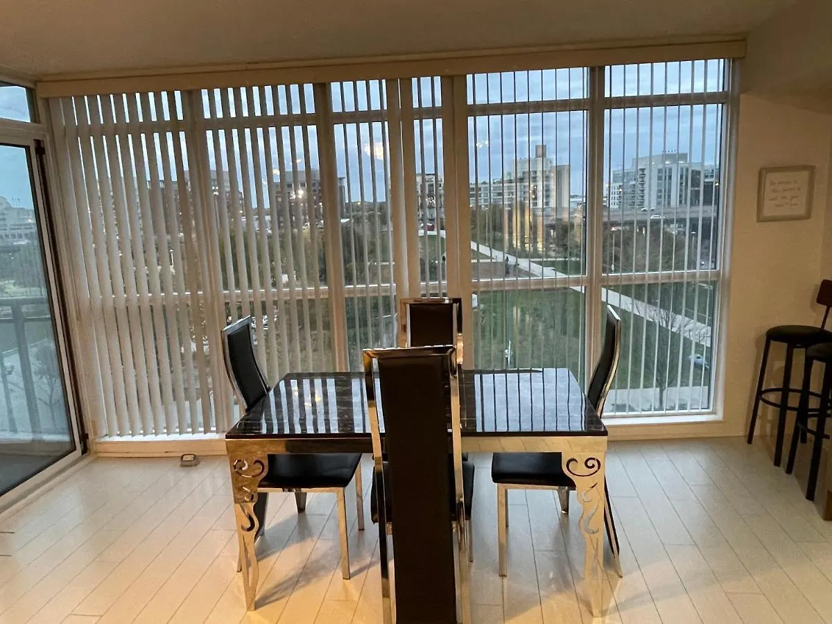 Cozy Open Concept 2Br 2Bath W/Parking -Jays/Cn Apartment Toronto